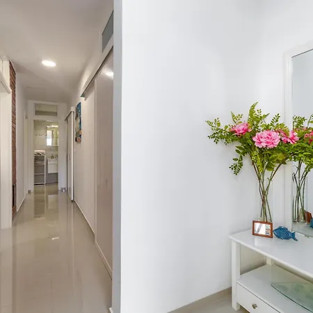 Modern Zen With Private Garden شقة