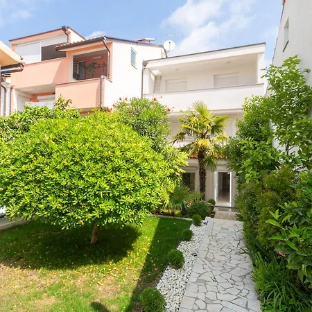 Modern Zen With Private Garden Apartman Porec